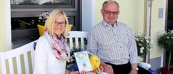 Monika Fleckenstein von der Station Regenbogen und Peter Otter