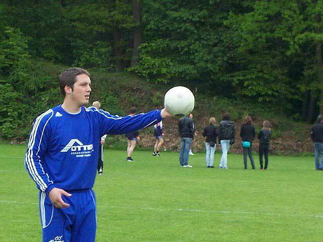 Otter unterstützt die Haibacher Faustballer